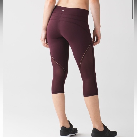 Lululemon Sculpt It Crop Bordeaux Drama | size 4 - Picture 8 of 9